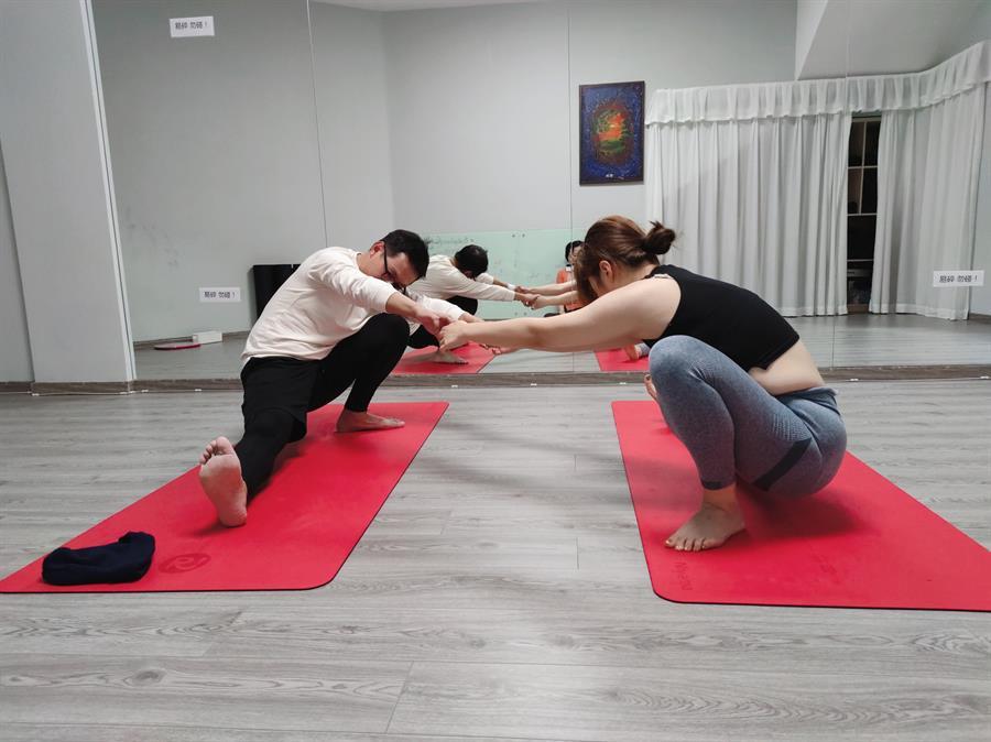 Couple Yoga 2